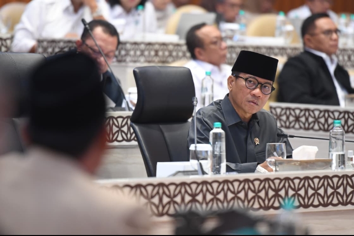 Di Komisi V, Mendes Yandri Paparkan BUMDesa dan Desa Eksportir