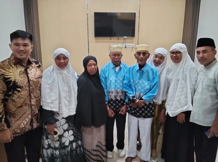 Setiba Nya Jamah Haji Di Ternate Wakil Bupati Morotai Langsung Berkunjung Ke Asrama Haji Ngade Kotsel