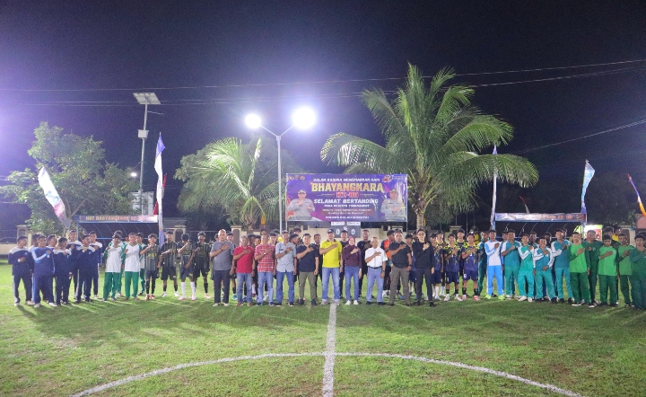 Pelajar Rame Rame Mendaftar Turnamen Sepak Bola Gawang Sedang Di Polres Morotai