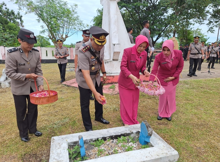 Polres Morotai Ziarah Makam Dan Tabur Bunga Wujud Mengheningan Cipta Pahlawan